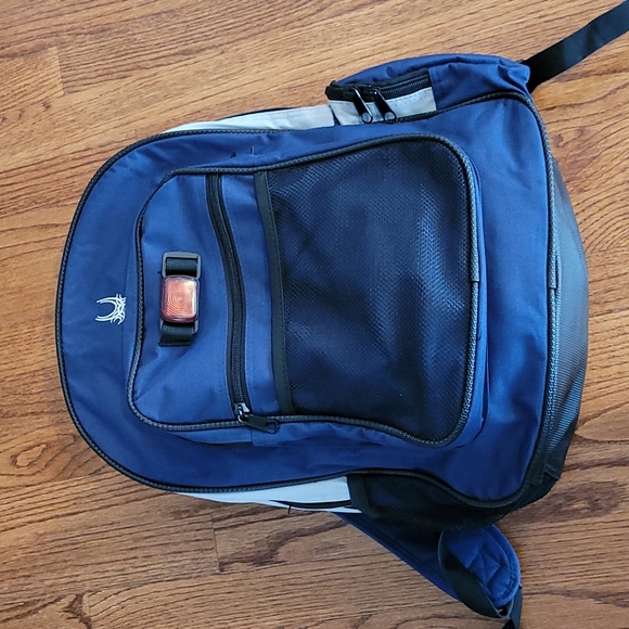 Highroad Unisex 3 Compartment Heavy Duty Hiking Backpack with Blinking Light - Picture 3 of 16